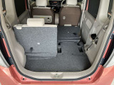 後部座席のシートアレンジでお荷物を載せる時に活躍します!左右片方ずつ倒すことも可能で色んなシーンで大活躍♪折り畳み自転車を載せている方もいらっしゃいます☆