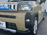 【LEDヘッドライト】悪天候や夜間走行時も良好な視界を確保し安心して運転できる高輝度LEDヘッドライトを装備!点灯速度が早く、消費電力も抑えられています。