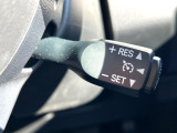 【クルーズコントロール】高速道路もラクラク走行。アクセルを離しても一定速度で走行ができ、長距離運転時の負担を軽減!加速・減速も簡単なスイッチ操作で調整できます。