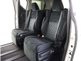 ゆとりある広々とした車内空間は、ドライブを始め買い物やレジャーなど、幅広く活躍します。一人でもみんなとでもお出かけを楽しみましょう!
