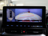パノラミックビューモニター付きです。車両を上から見たような映像をディスプレイオーディオ画面に表示。運転席からの目視だけでは見にくい、車両周辺の状況をリアルタイムでしっかり確認できます。