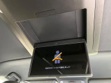【フリップダウンモニター】家族や友人とお出かけする機会が多い方に大人気のフリップダウンモニター!大画面モニターで車内はエンタメ空間!退屈しがちな長距離ドライブも楽しい時間に変わります!