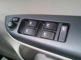 運転席から全てのドアの窓を操作できます!