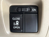 【パワースライドドア】スマートキーや運転席のスイッチでスライドドアの開閉が可能♪電動だから力を入れてドアを開ける必要が無く、小さいお子様でも、重い荷物を持っている時もラクに開け閉めできます♪