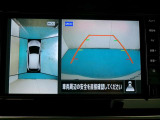 アラウンドモニター 白線や駐車車両をナビ及びルームミラーに表示 駐車している車両との位置関係も一目で分かって安心です