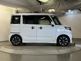 運転席側も電動スライドドアになってます。ショッピングなどでのお買い物時手がふさがっていてもドアに軽く触れるかリモコンで開閉できるので便利です!