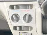 寒い冬も暑い夏も全席に快適な空調を届けてくれる、ダイヤル式エアコンを装備♪