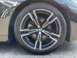 サービスにはドイツ本国と同様に教育と訓練を受け、BMWを知り尽くした「マイスター」が数多く在籍しております。360度による納車前点検整備で、お客様に安心と安全をお届けいたします。