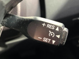 【クルーズコントロール】高速道路もラクラク走行。アクセルを離しても一定速度で走行ができ、長距離運転時の負担を軽減!加速・減速も簡単なスイッチ操作で調整できます。