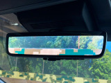【デジタルインナーミラー】後席の大きな荷物や同乗者で後方が確認しづらい時でも安心!カメラが撮影した車両後方の映像をルームミラー内に表示。クリアな視界で状況の確認が可能です!