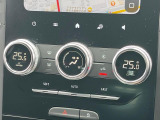 ●デュアルオートエアコン:運転席・助手席それぞれで温度設定が可能な独立式オートエアコンを標準装備しております!