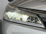 【LEDヘッドライト】悪天候や夜間走行時も良好な視界を確保し安心して運転できる高輝度LEDヘッドライトを装備!点灯速度が早く、消費電力も抑えられています。