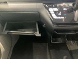 収納スペースもたくさん有ります☆車検証や小物類などすっきり収納♪