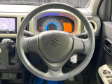 インテリアに合わせたデザインのステアリングは、運転される方のことも考え、運転しやすい形状、大きさです。是非一度、実際に触ってお確かめください。