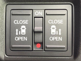 【両側パワースライドドア】スマートキーや運転席のスイッチで後席両側スライドドアの開閉が可能♪電動だから力を入れてドアを開ける必要が無く、小さなお子様でも簡単に開け閉めでき快適です♪