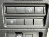 片側(助手席側)オートスライドドアです♪運転席のボタンやキーのボタンでも開閉できます!手荷物がいっぱいの時でも簡単にドアの開け閉めができるのでとっても便利です♪