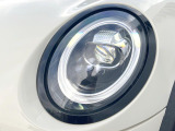 ●LEDヘッドライト:夜間走行時も良好な視界を確保し安心して運転できる高輝度LEDヘッドライトを装備!点灯速度が早く、消費電力も抑えられています。