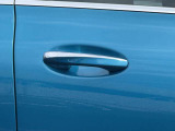シートヒーターはエアコンより温まるのが早く、寒い日の運転には欠かせない装備です。3段階の温度調節ができ、快適な温度でドライブいただけます。
