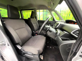 運転席まわりには十分なスペースがあり、大柄な方でもゆったり運転していただける環境です。
