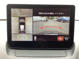 狭い場所での駐車やすれ違いなどでより的確な運転操作に役立つ360&deg;ビューモニターが装備されています。