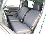 お車選びをお楽しみ頂けるよう、在庫車の展示スペースを十分に確保しております。