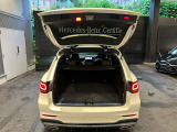ゆったりとしたトランクルームでございます。たくさんのお荷物の車載が可能でございます。