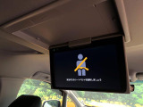 【フリップダウンモニター】大画面モニターで後席でもエンタメをお楽しみいただけます。小さなお子様にも大人気の装備です♪