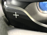 【パドルシフト】ハンドルから手を離さずに素早くシフトアップ&ダウンができるので、エンジンブレーキを使う下り坂や高速道路の合流で加速したい場面で役立ちます。