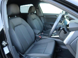 Audi車はどの車種も全てレザーハンドルです。そこにはAudiのこだわりがあり質感の高いレザーでしっかりと手に馴染み、高級感を演出します。