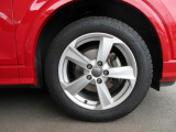 全車両に標準装備の純正アルミホイールは、純正ならではのバランスの良いデザインと、走行安定性をお楽しみ頂けます。