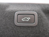スイッチ一つでリアゲートの自動開閉をおこなうことができます。普段使いや買い物、荷物の多い長距離ドライブの際にはきっと役立ちます!