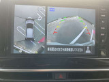 空から見下ろしているような視点で周囲を確認できるアラウンドビューモニター。駐車時にとても便利です。