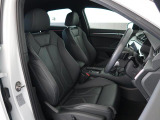 Audi車はどの車種も全てレザーハンドルです。そこにはAudiのこだわりがあり質感の高いレザーでしっかりと手に馴染み、高級感を演出します。