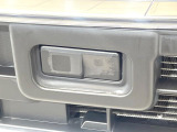 【スマートアシスト】走行中に前方の車両等を認識し、衝突しそうな時は警報とブレーキで衝突回避と被害軽減をアシスト。より安全にドライブをお楽しみいただけます。