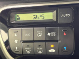 【オートエアコン】一度お好みの温度に設定すれば、車内の温度を検知し風量や温度を自動で調整。暑い&hellip;寒い&hellip;と何度もスイッチ操作をする必要はありません。快適な車内空間には必須の機能ですね♪