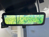 【デジタルインナーミラー】後席の大きな荷物や同乗者で後方が確認しづらい時でも安心!カメラが撮影した車両後方の映像をルームミラー内に表示。クリアな視界で状況の確認が可能です!