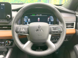 【純正革巻きステアリング】上質な革を使用することで、手にしっかり馴染みとても運転しやすいハンドルです♪