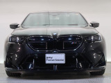 【キドニーグリル】BMWの代名詞。一目見ただけでBMWであると認識できる確固たるアイコンとして存在感を放ちます。