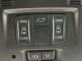 【両側パワースライドドア】スマートキーや運転席のスイッチで後席両側スライドドアの開閉が可能♪電動だから力を入れてドアを開ける必要が無く、小さなお子様でも簡単に開け閉めでき快適です♪