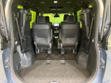 後席を格納すると、これだけの広さが!シーンに合わせたシートアレンジで、大きな荷物も積むことが出来ます♪