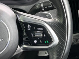 アダプティブクルーズコントロールは、ドライバーの希望する速度と車間距離を設定し、乗員や他の道路利用者の安全性を高めます。また、特に交通量の多い状況ではドライバーの負担を軽減し、快適性を向上させます。