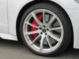 全車両に標準装備の純正アルミホイールは、純正ならではのバランスの良いデザインと、走行安定性をお楽しみ頂けます。