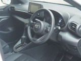 見通しのよいすっきりとした視界で、誰でも運転しやすいです。運転のしやすさは疲れにくさにも繋がります