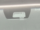 【三菱e-Assist】走行中に前方の車両等を認識し、衝突しそうな時は警報とブレーキで衝突回避と被害軽減をアシスト。より安全にドライブをお楽しみいただけます。