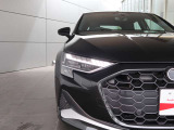 ●Audiが最初に採用したLEDポジショニングランプ。シャープなラインで昼間でも点けていたいと思うほど上品でオシャレです。夜間走行時はさらに目立ちます!