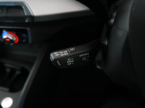 アダプティブクルーズコントロール機能搭載。前方の車両の速度に合わせて車間距離を一定に保ち、自動的にアクセル・ブレーキを調整します。