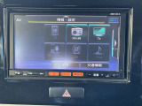 日産純正メモリーナビ(MM114D-W)装備、リアル地図表示などナビ機能が向上、USB接続・SDオーディオ再生やフルセグ地デジTVも見れます。
