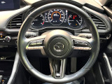 【純正革巻きステアリング】上質な革を使用することで、手にしっかり馴染みとても運転しやすいハンドルです♪