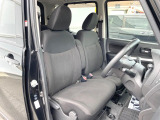 運転席シート廻りは使用感も少なく、良好な状態となっています。前オーナー様が丁寧に使っていたことがよくわかりますね。