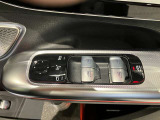 【メモリー付きパワーシート】3名までのシートポジションを記憶できるパワーシート!運転席のみ、ドアミラー・ステアリング位置も記憶可能です。高速道路などでの、運転交代時などに便利な機能です☆